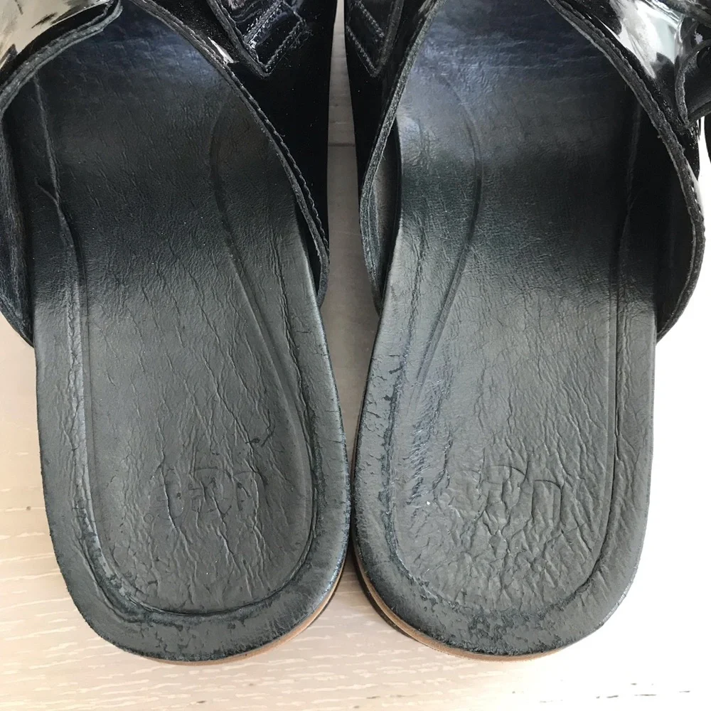 UGG Cammie Black Patient Leather platform Sandals Women’s Size 8.5 - Picture 6 of 8